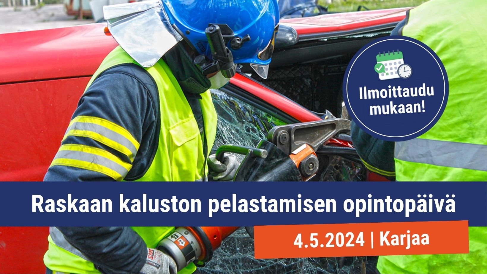 Palomies harjoittelee kasaan painuneesta paloautosta pelastamista