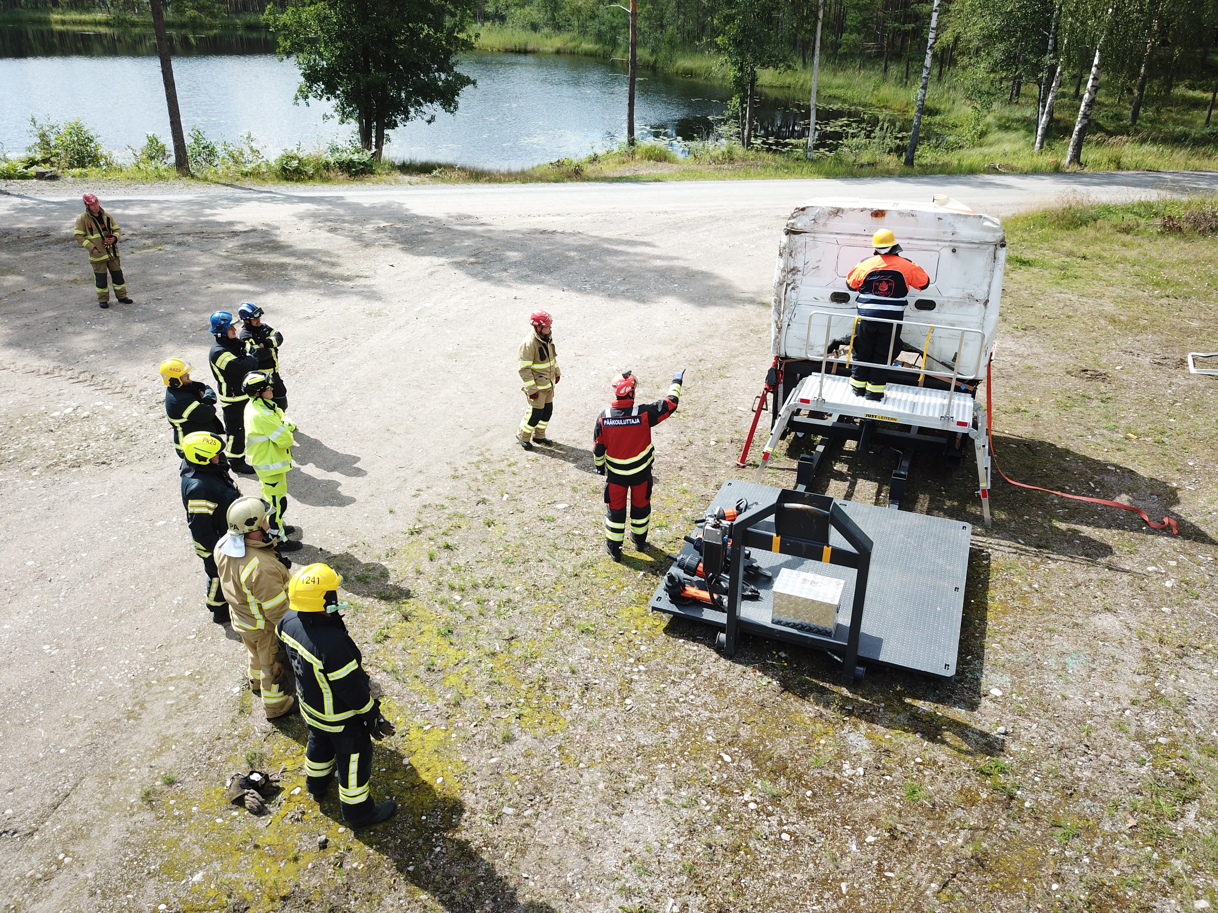 Harjoitustilanne ulkona.