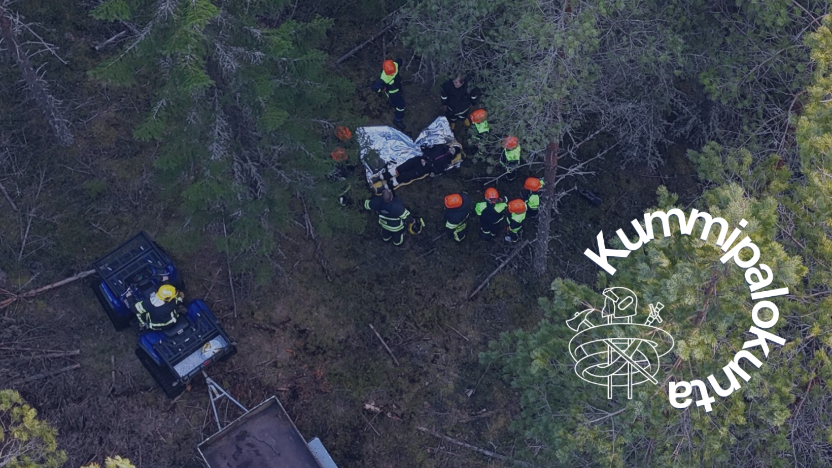 SPEKin kummipalokunta Korkeakosken VPK harjoittelemassa kadonneen etsintää metsässä.