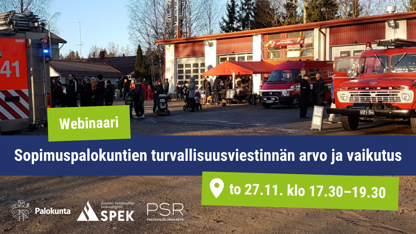 Turvallisuusviestintätapahtuma paloaseman pihalla. Paloautoja ja ihmisiä pihalla.