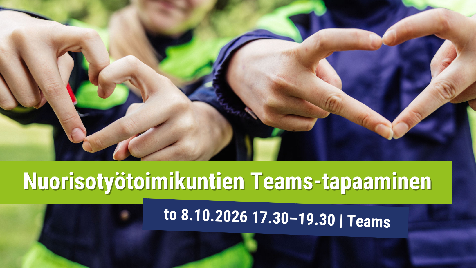 Palokuntanuoret tekevät sydämet sormilla