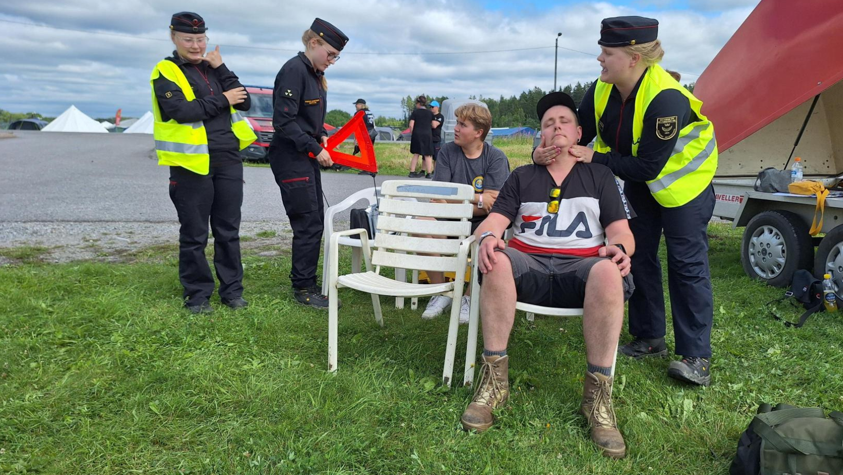 Liikennepelastamisen rastilla selvitettiin auto-onnettomuutta
